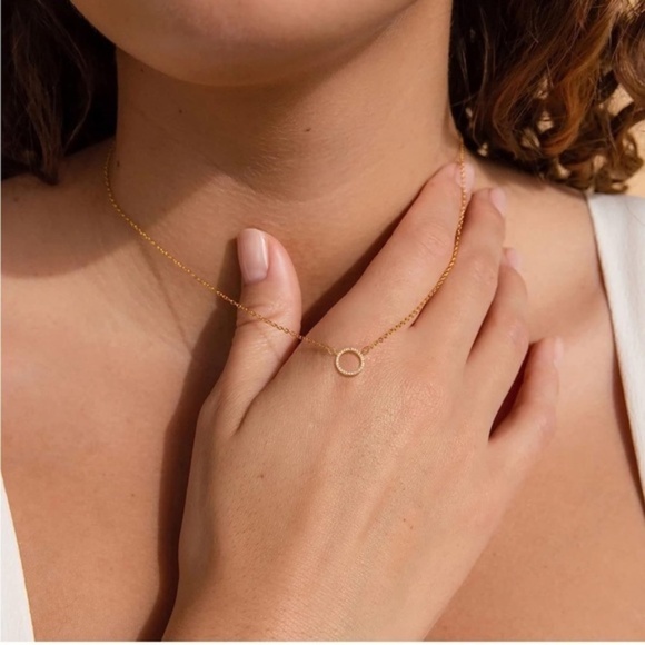 GOLD 18k Cubic Zirconia Circle Pendant Necklace - Picture 3 of 6